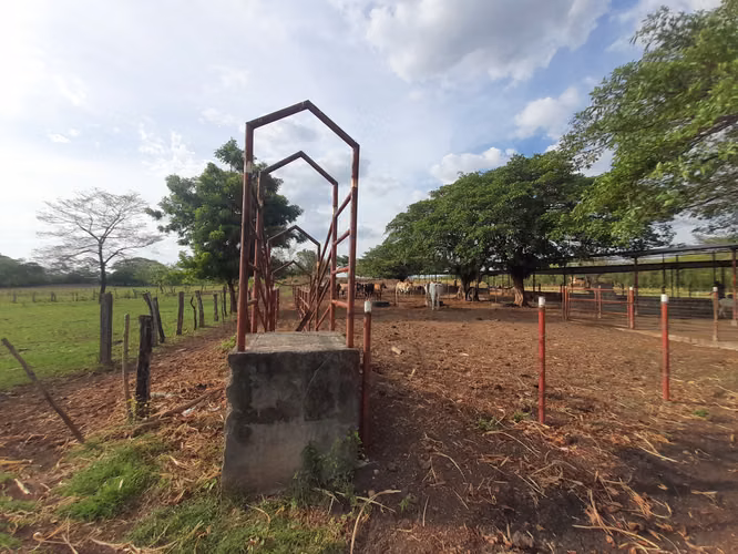 SE VENDE FINCA DE 32 MANZANAS DISEÑADA PARA GANADERÍA. - Imagen 10