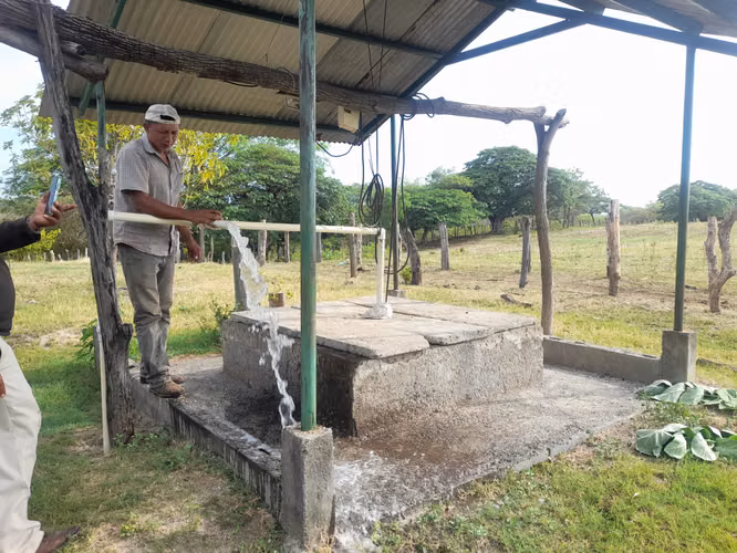 SE VENDE FINCA DE 32 MANZANAS DISEÑADA PARA GANADERÍA. - Imagen 6