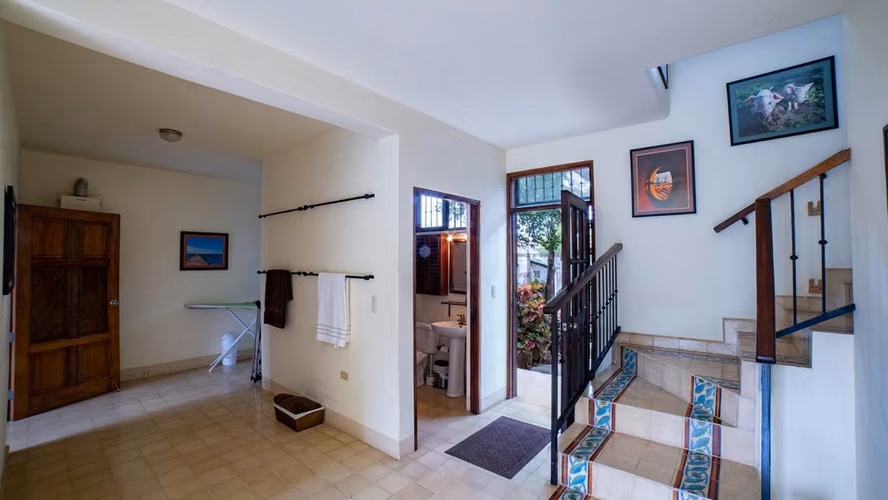 EV - Bella casa en centro de Granada con patio enorme y piscina