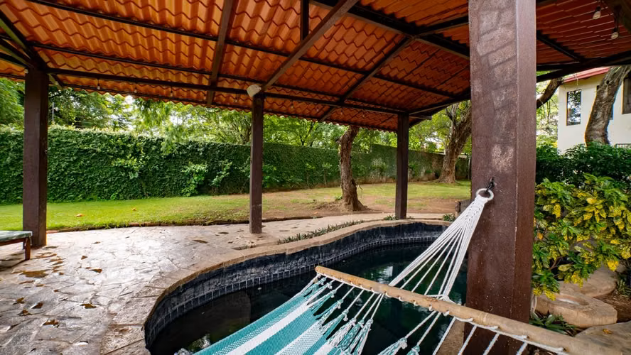 EV - Bella casa en centro de Granada con patio enorme y piscina
