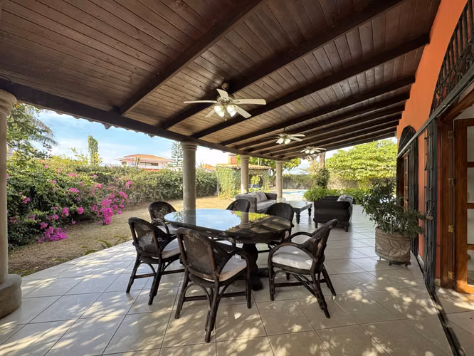 Venta de casa en Las Colinas