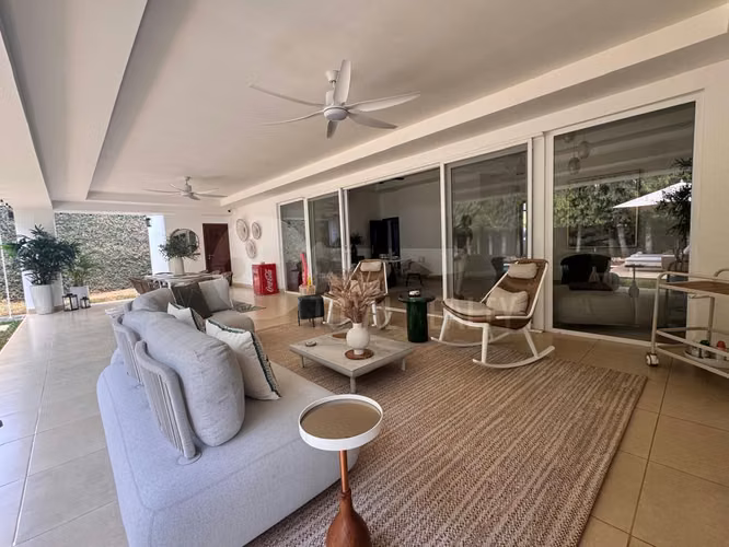 Hermosa Casa en venta o alquiler en Santo Domingo, Managua