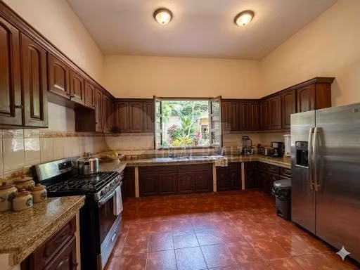 Atractiva Casa en venta o alquiler en Santo Domingo, Managua