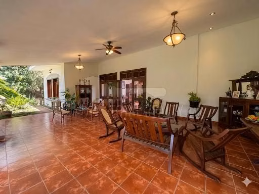 Atractiva Casa en venta o alquiler en Santo Domingo, Managua