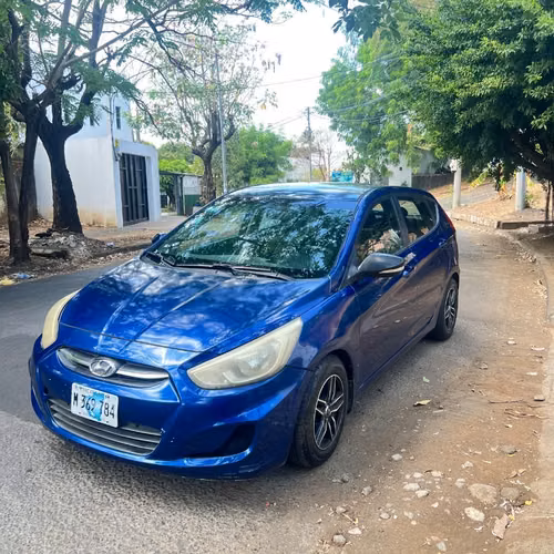 Hyundai Accent Hatchback 2015 bien cuidado y listo para usar