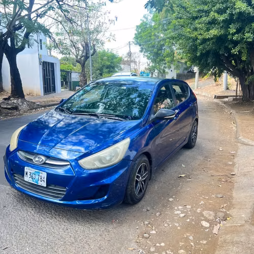 Hyundai Accent Hatchback 2015 bien cuidado y listo para usar
