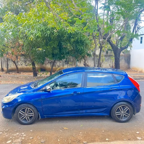 Hyundai Accent Hatchback 2015 bien cuidado y listo para usar