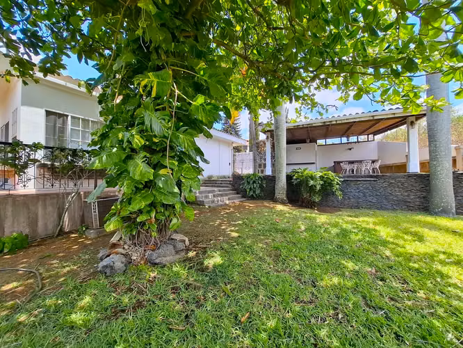 KW - Venta, casa con vista en Villa Fontana Sur