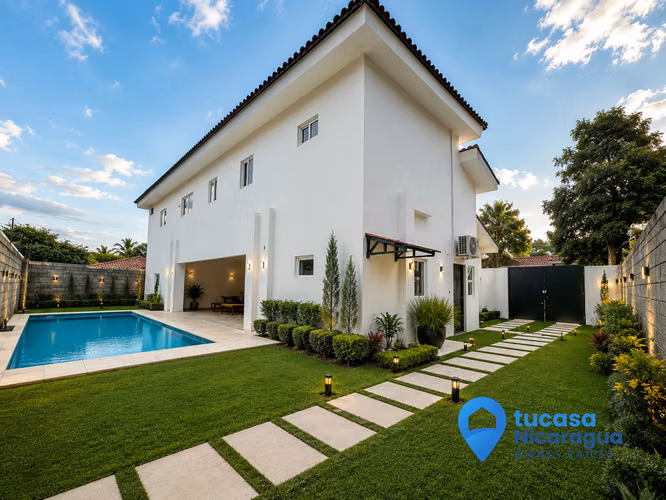 Rento Casa Nueva Moderna en  Santo Domingo
