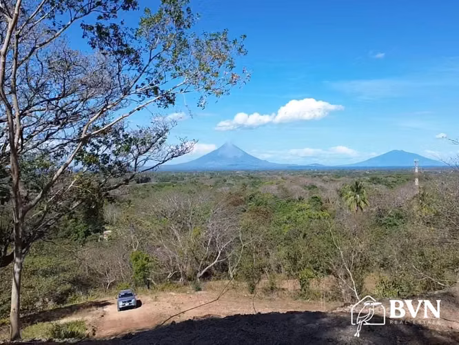 Terreno Privado en la Colina con Vistas a los Volcanes