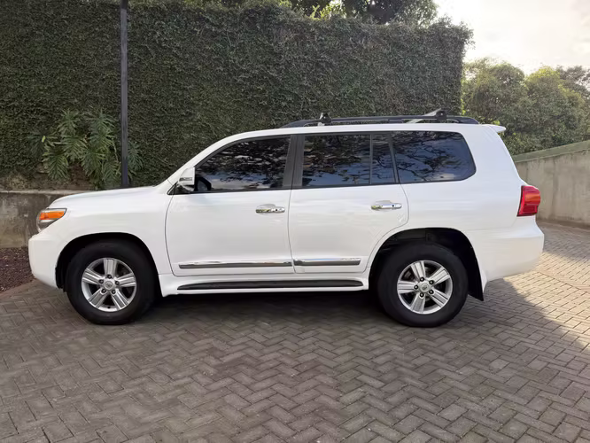 LAND CRUISER CORONELA - 2015 FULL