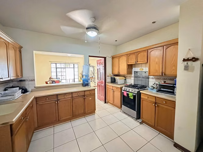 CASA EN VENTA EN CONDOMINIO ACRÓPOLIS (HTIJERINO)