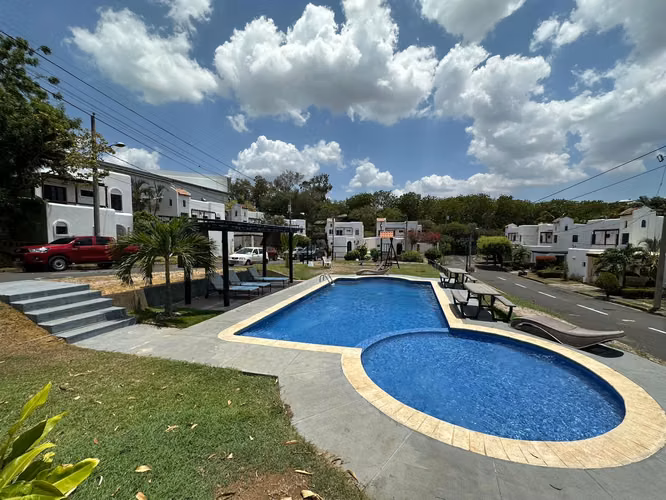 CASA EN VENTA EN CONDOMINIO ACRÓPOLIS (HTIJERINO)