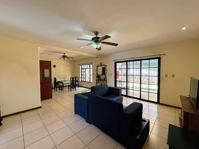 CASA EN VENTA EN CONDOMINIO ACRÓPOLIS (HTIJERINO)