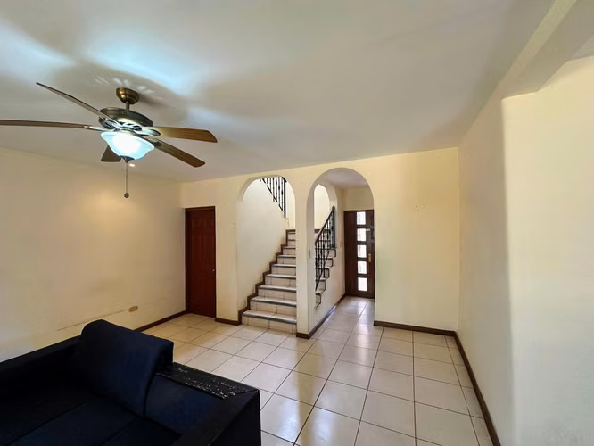 CASA EN VENTA EN CONDOMINIO ACRÓPOLIS (HTIJERINO)