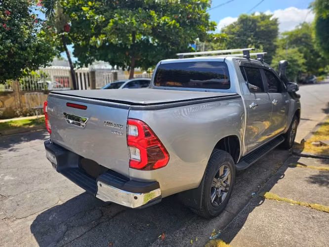 Vendo Toyota Hilux SR-V Full año 2024