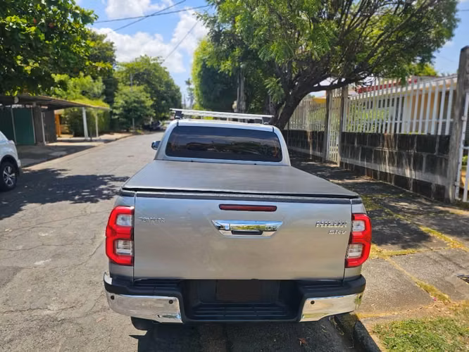 Vendo Toyota Hilux SR-V Full año 2024