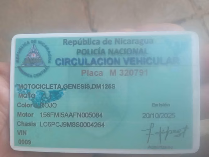 Venta de moto genesis dm 125 seminueva