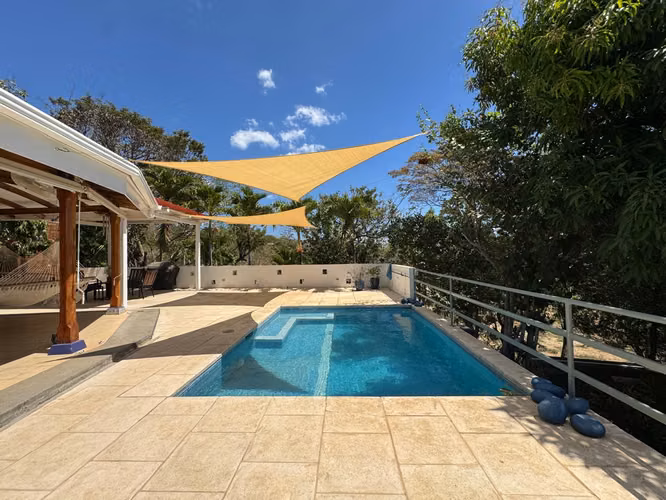 Venta de casa frente al mar en Pochomil