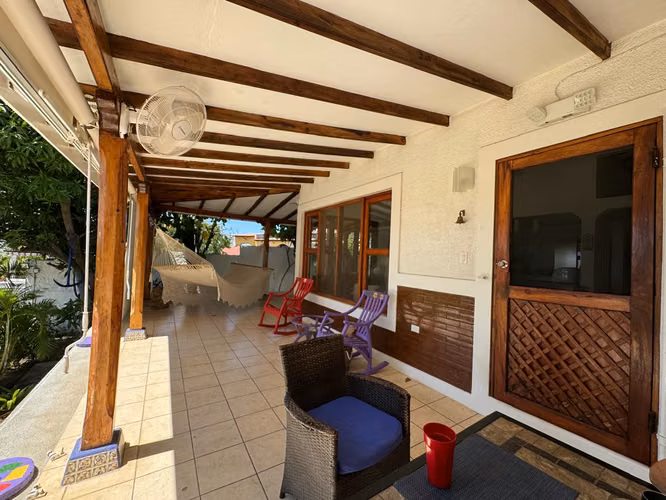 Venta de casa frente al mar en Pochomil