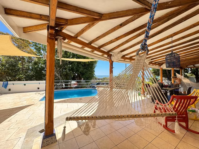 Venta de casa frente al mar en Pochomil