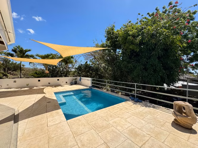 Venta de casa frente al mar en Pochomil