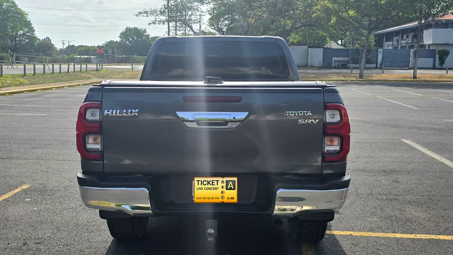 VENDO TOYOTA HILUX SRV 3.0 2017 UNICO DUEÑO