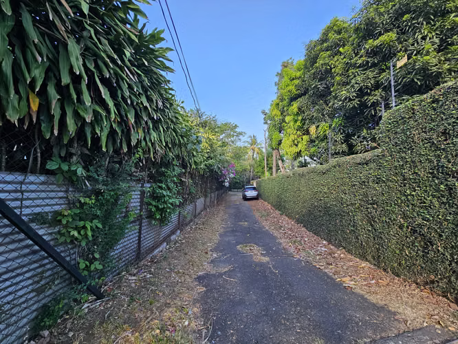 Casa con amplio terreno sobre Carretera a Masaya