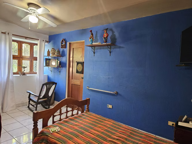 Casa con amplio terreno sobre Carretera a Masaya