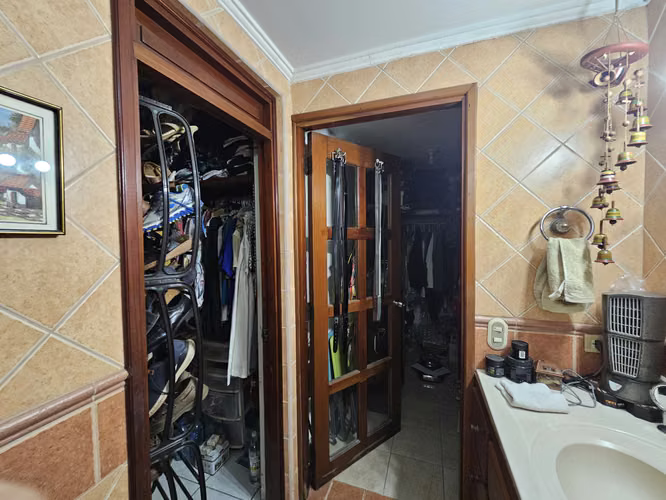 Casa con amplio terreno sobre Carretera a Masaya