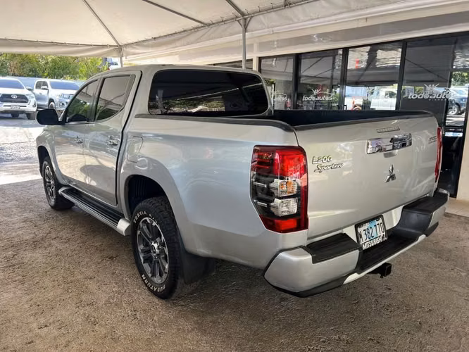 Mitsubishi L200 año 2023 - Imagen 2