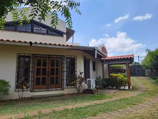 SL-Vendo casa en Carretera Sur