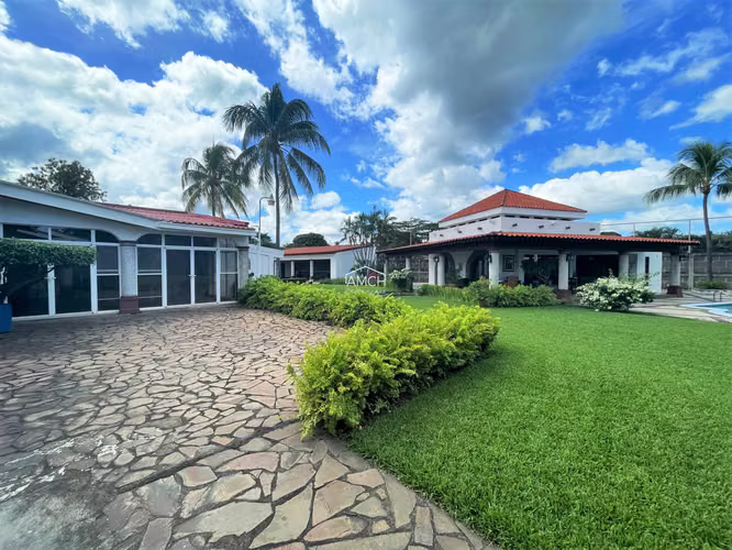 AM-Se Vende Casa en Altos de Santo Domingo
