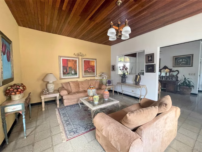 AM-Se Vende Casa en Altos de Santo Domingo