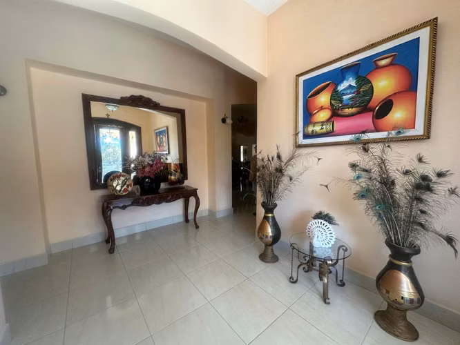 Elegancia y Ubicación Premium en Villa Fontana Sur.