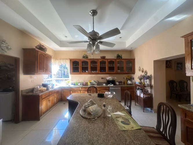 Elegancia y Ubicación Premium en Villa Fontana Sur.