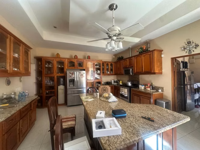 Elegancia y Ubicación Premium en Villa Fontana Sur.