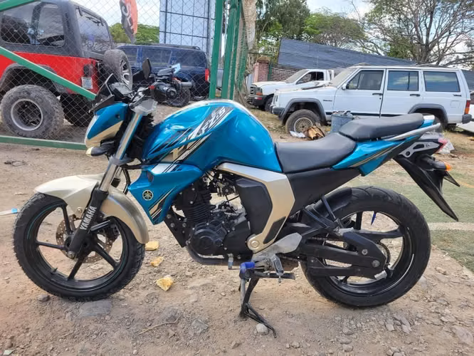 VENDO YAMAHA FZ