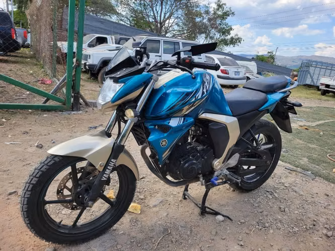 VENDO YAMAHA FZ