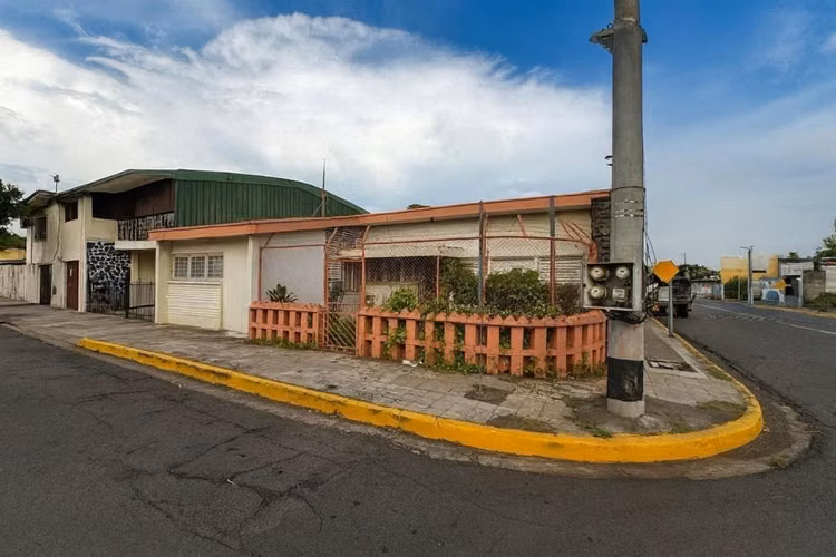COMERCIAL, CERCA DE PLAZA INTER Y BOLONIA