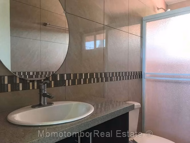 Venta de Casa con Apartamento Independiente en Carretera Sur