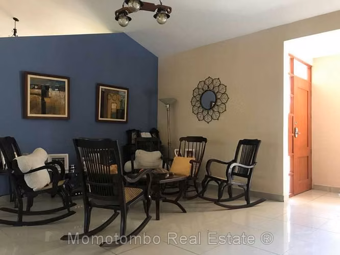 Venta de Casa con Apartamento Independiente en Carretera Sur
