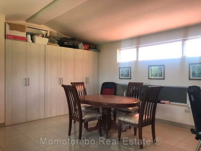 Venta de Casa con Apartamento Independiente en Carretera Sur