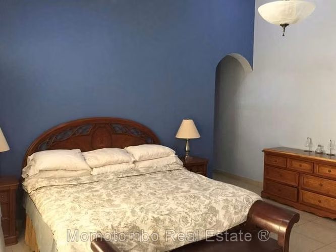 Venta de Casa con Apartamento Independiente en Carretera Sur
