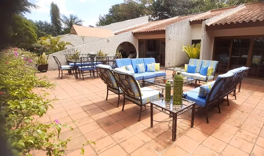 Amplia casa en venta en Villa Fontana Sur