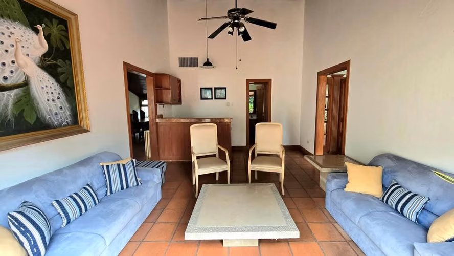 Amplia casa en venta en Villa Fontana Sur
