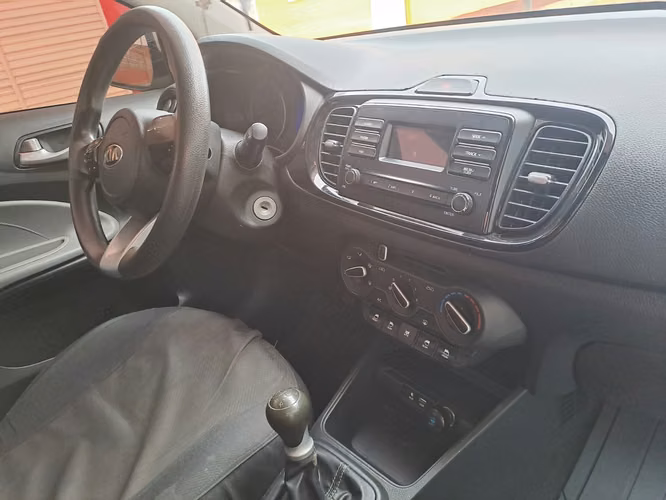 KIA Soluto 2021-Seminuevo. Un solo dueño