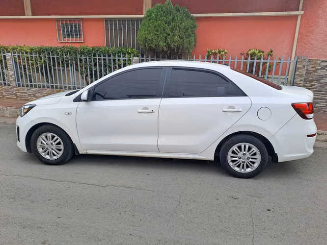 KIA Soluto 2021-Seminuevo. Un solo dueño