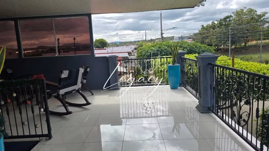 LD-Venta de Casa en Residencial Cerca del Mercado Iván Montenegro! - Imagen 2