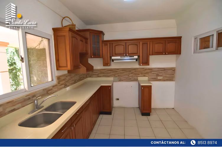Hermosa Casa en Venta ubicada en Carretera Masaya - LL
